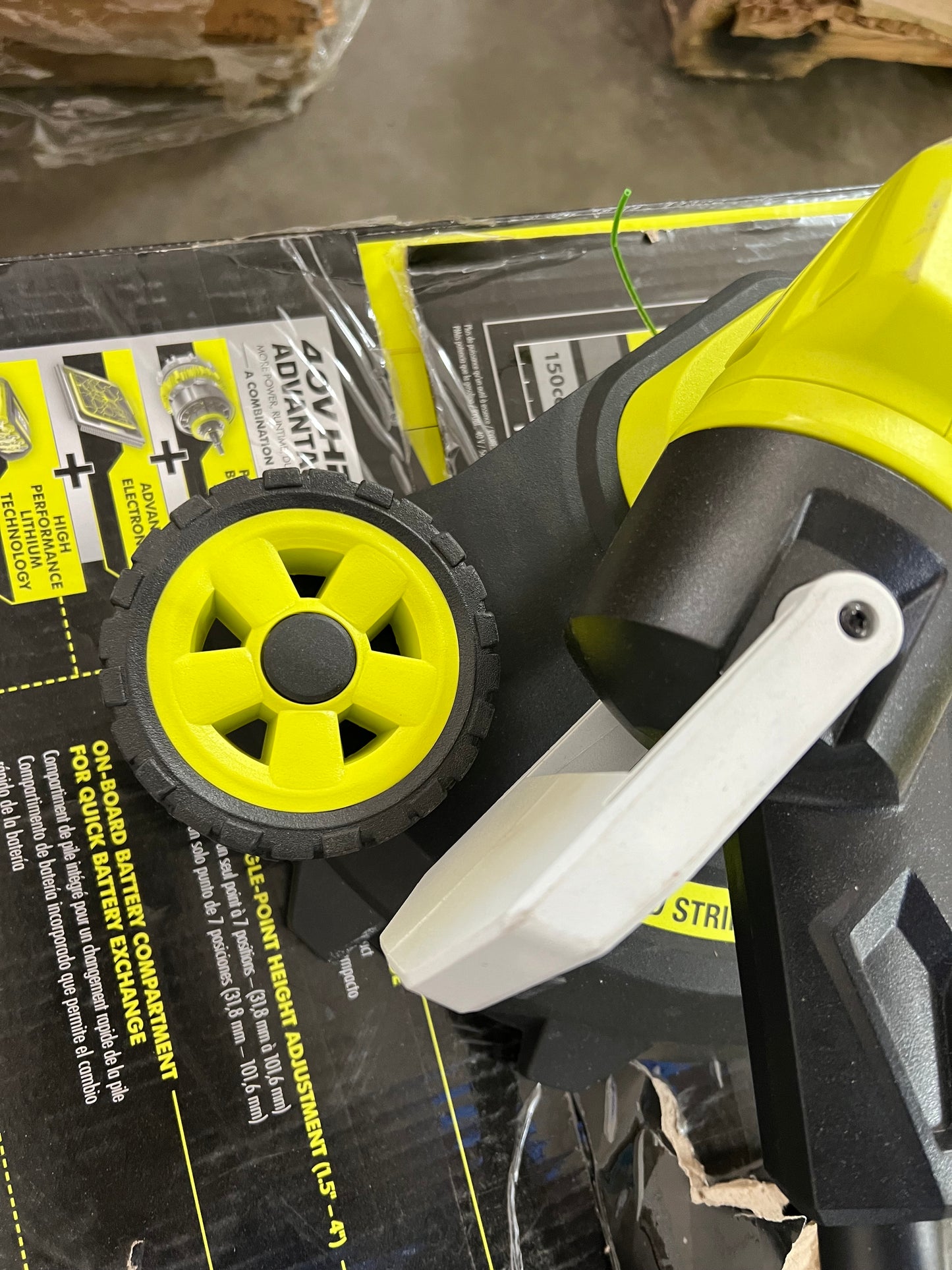Ryobi 18V ONE+ Cordless String Trimmer / Edger – Adjustable Cutting Width